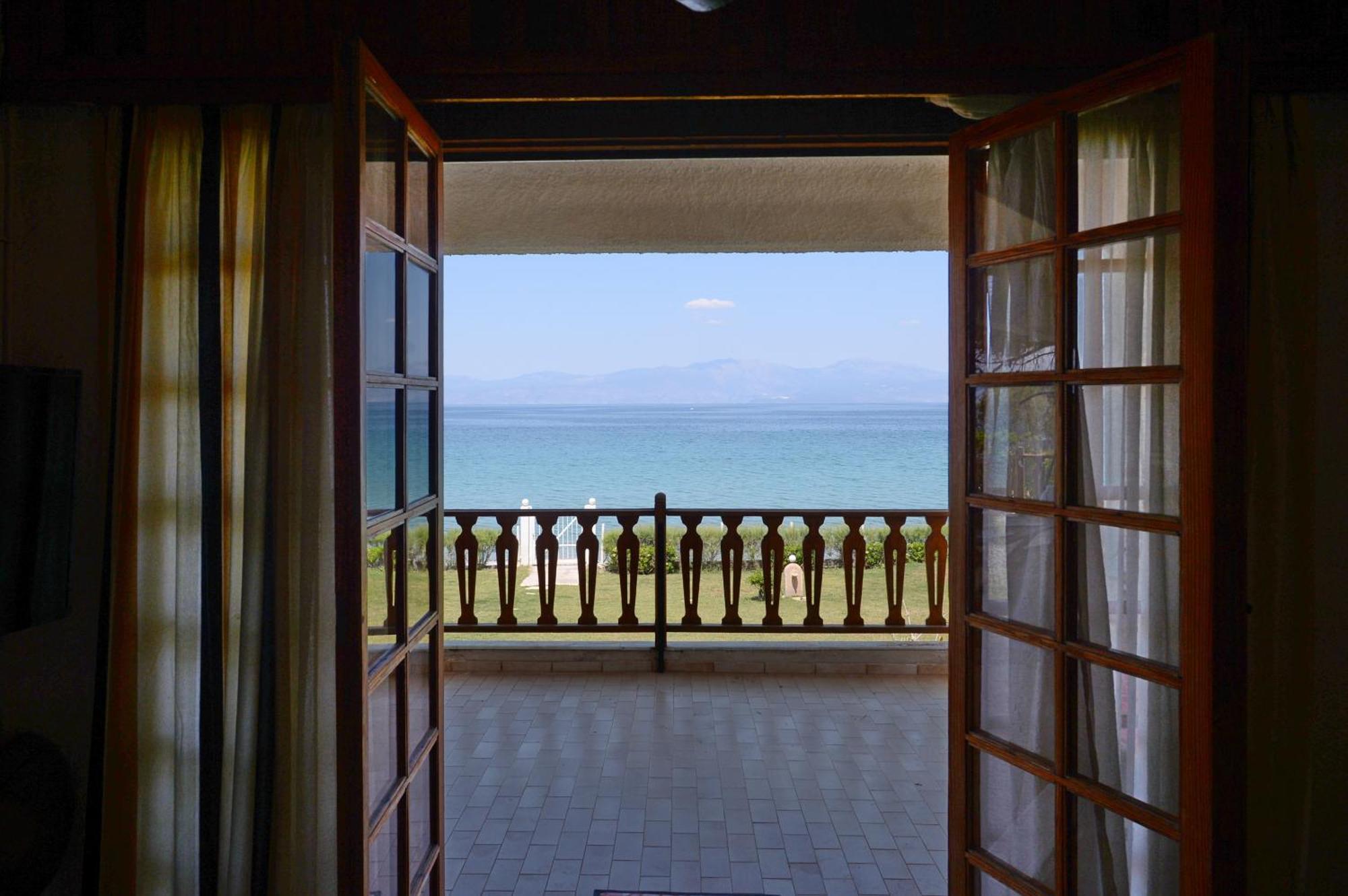 Antorina Beachfront Villas With Private Pools Kamari  Eksteriør billede